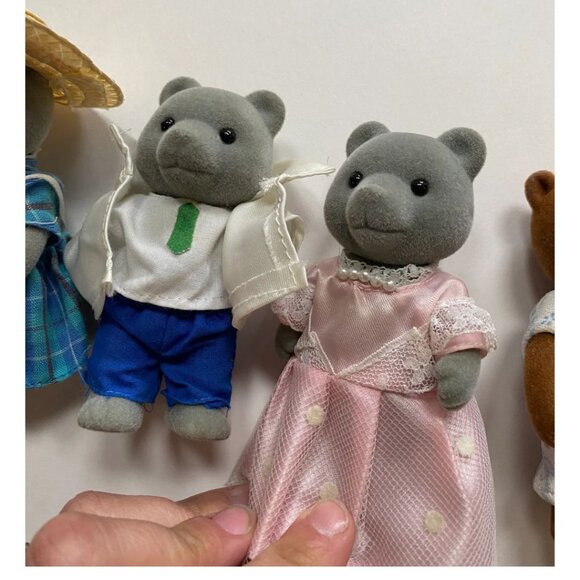 Epoch Calico Critters Sylvanian Family Dolls Evergreen Gray Bear Family - Picture 4 of 5